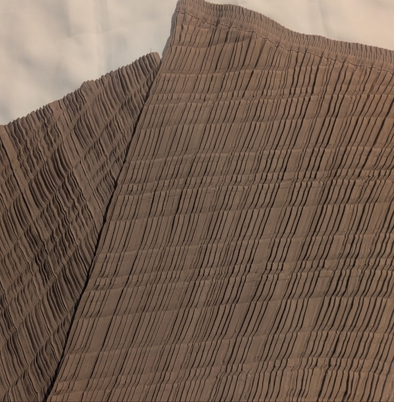 Dresses & Skirts - Elegant Vintage Tan Pleated Skirt